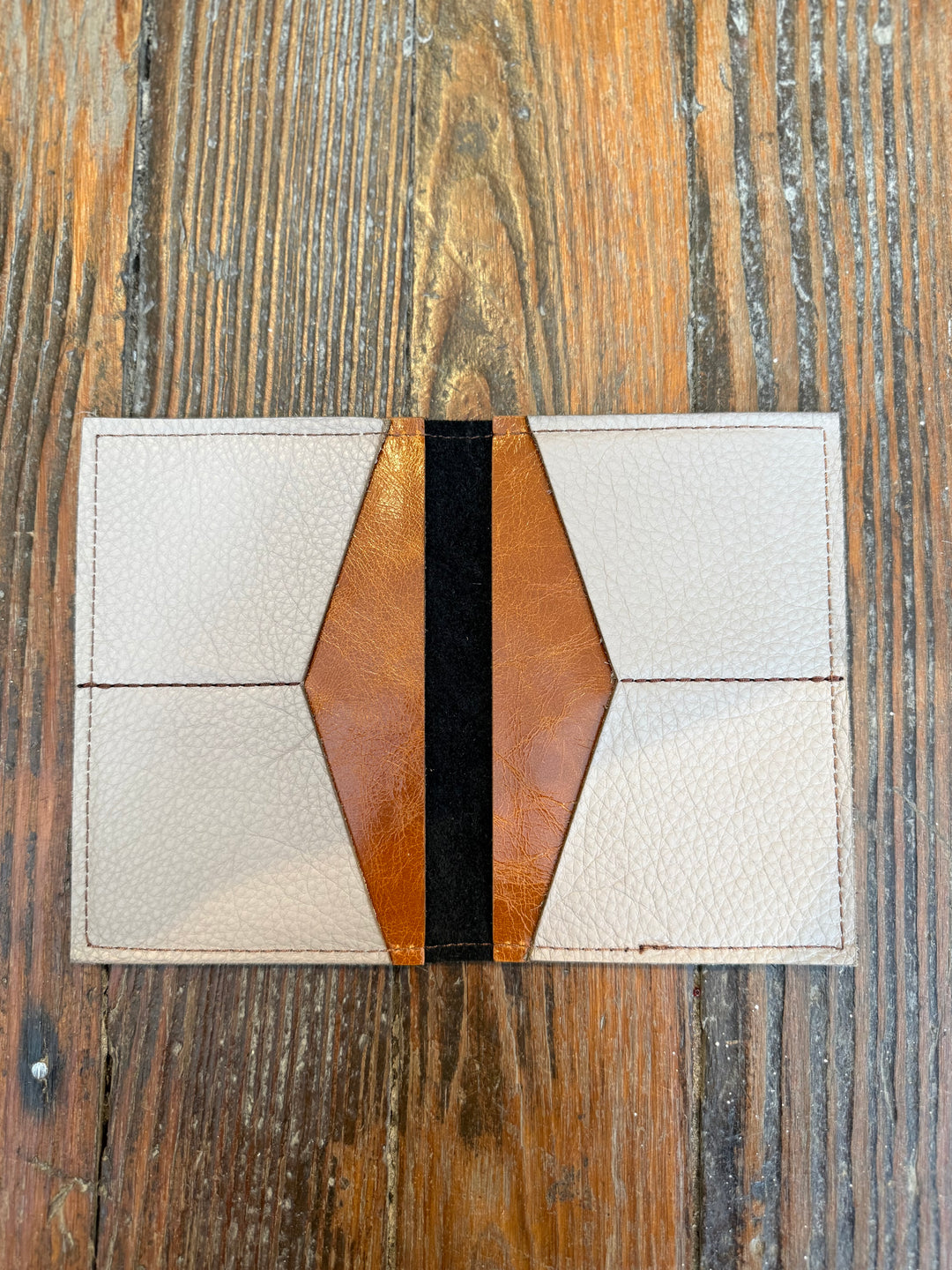 Capsule Wallet - Rocky