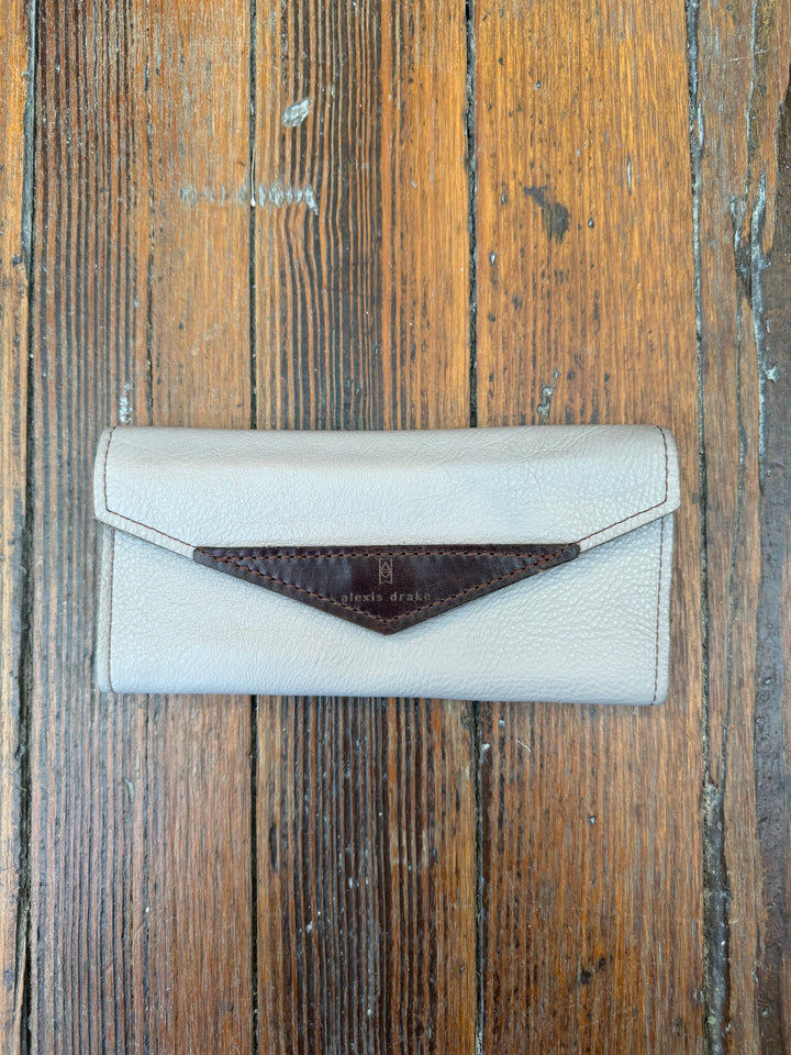 Genevieve Wallet - Stone Gray